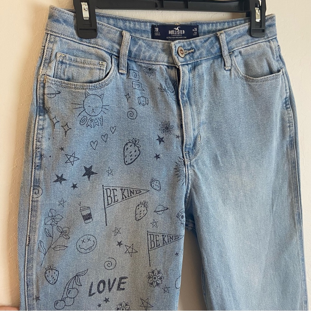 Hollister High Waist Mom Jeans Size 28